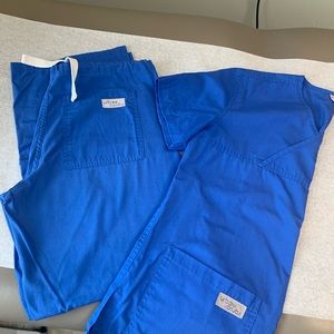 Urbane scrub set royal blue size XS